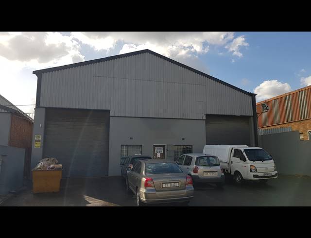 1,200M² FACTORY TO LET IN TRIANGLE FARM